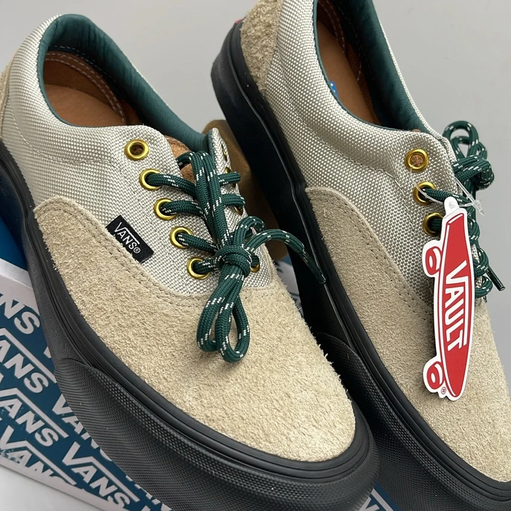 Vans Men’s Era VIt Lx
Hiker Bone White
VN0A4BNHBWQ
Sneakers - Picture 8 of 16